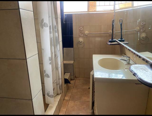 20 BEDROOM HOUSE FOR SALE IN BEDWORTH PARK